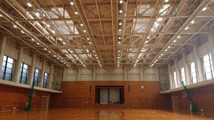 アリーナ下から全景