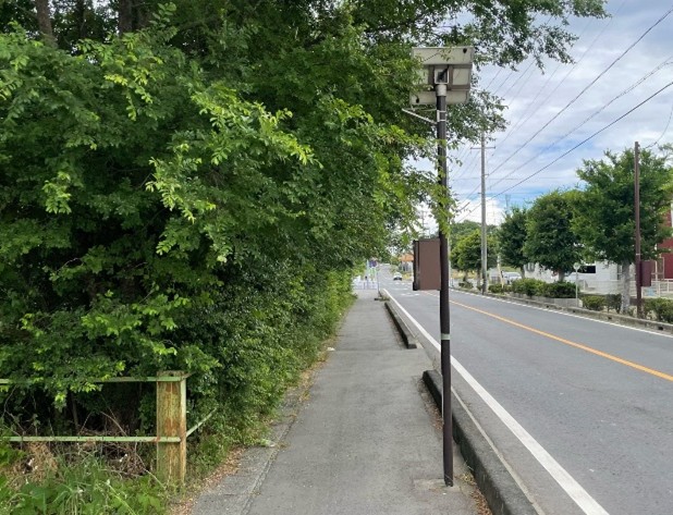 歩道が通りづらくなっている写真